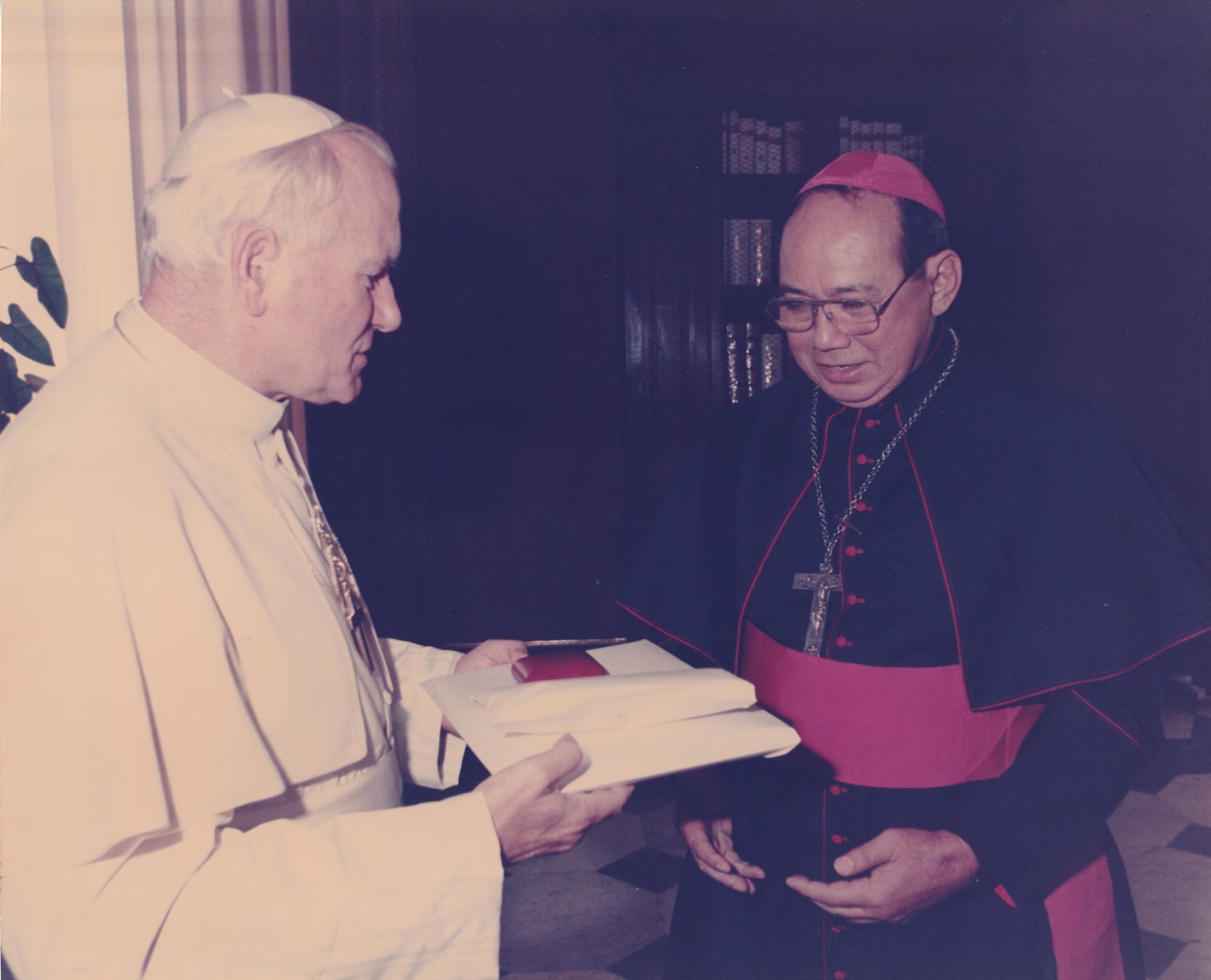 Bishop Perez with JPII (1)